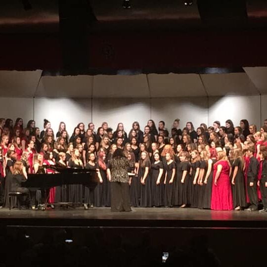 cropped-CombinedChoirmamaConducting.jpg